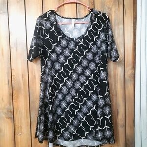 Lularoe Medium Perfect T